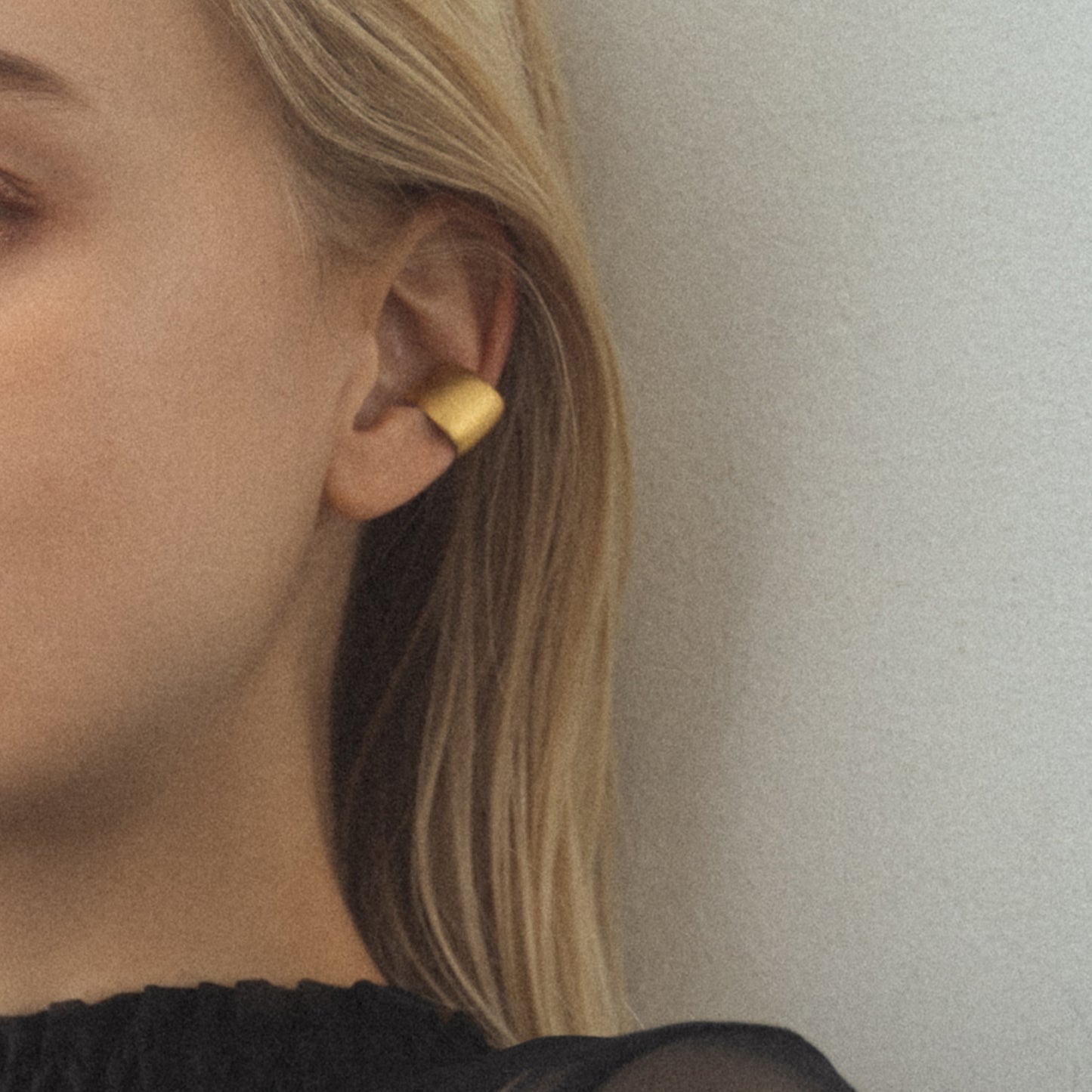 Drowsy (ear cuff)
